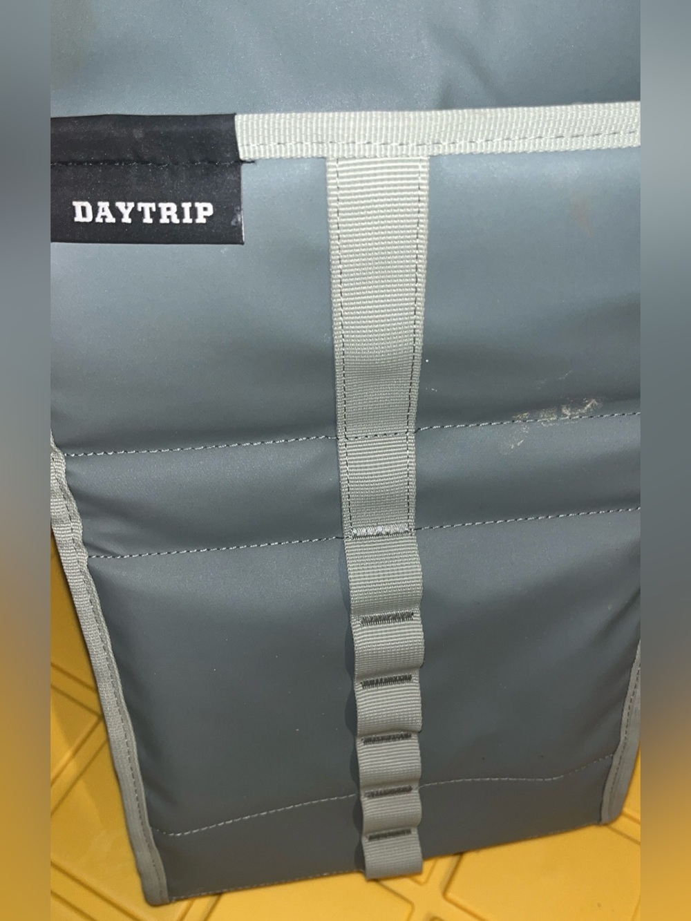 Yeti Gray Daytrip Carry Cooler Bag lunch bag 6L - Picture 2 of 7